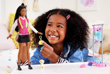 Barbie Estilista con accesorios y perrito, Brooklyn, modelo