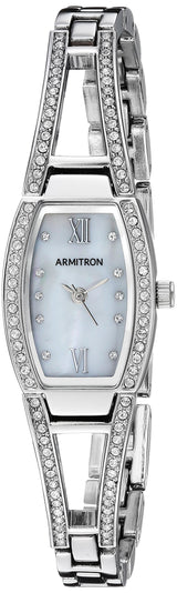 Reloj con brazalete en tono plateado con detalles de cristal