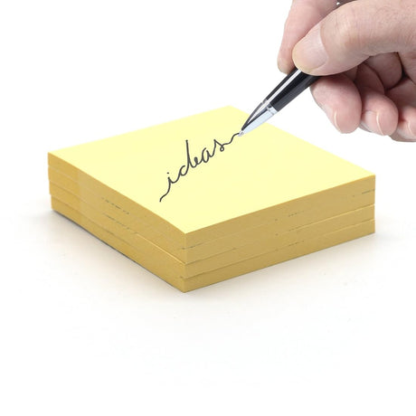 Autoadhesivo en la libreta de notas para oficina