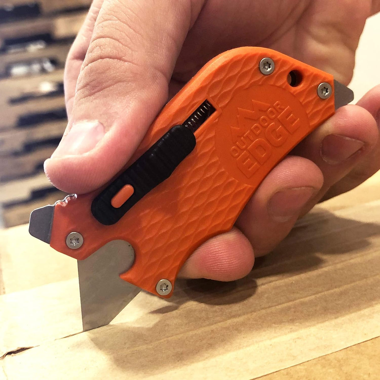 Cuchillo multiherramienta con cuchilla de afeitar y abridor