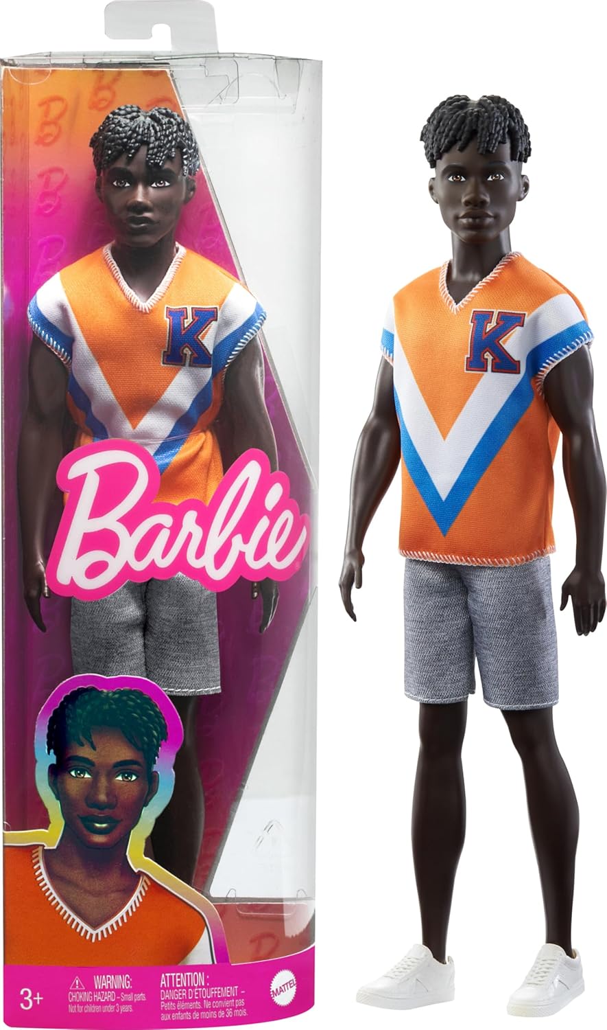Barbie Fashionistas Ken Muñeco con pelo rizado y ropa deportiva