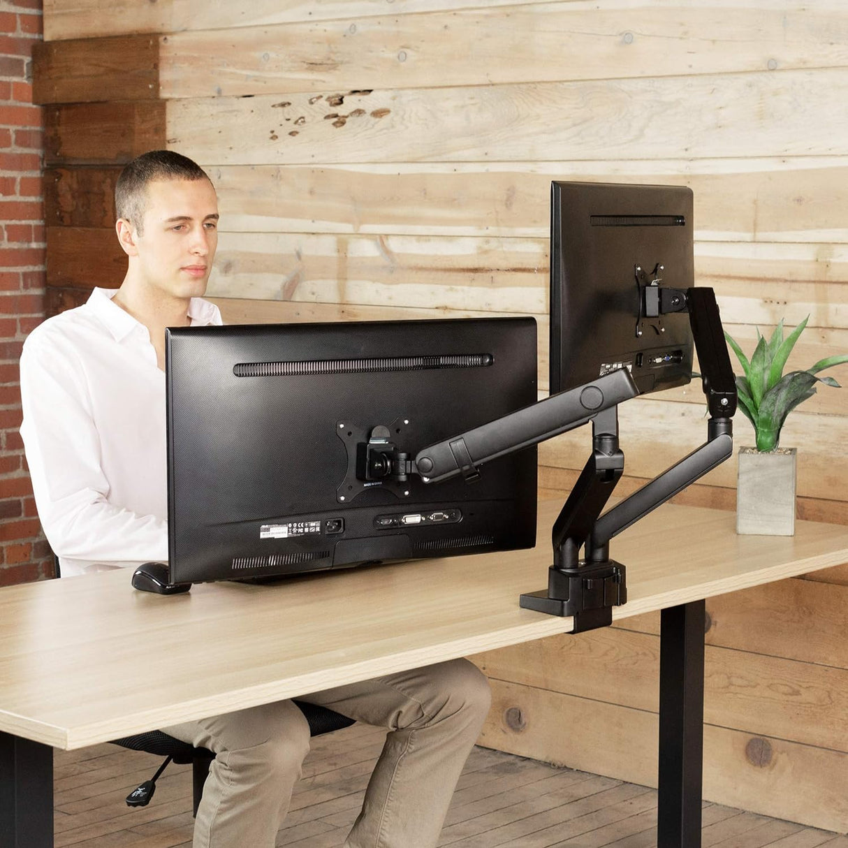 Soporte Doble para Monitores VIVO, hasta 35, STAND-V102BB