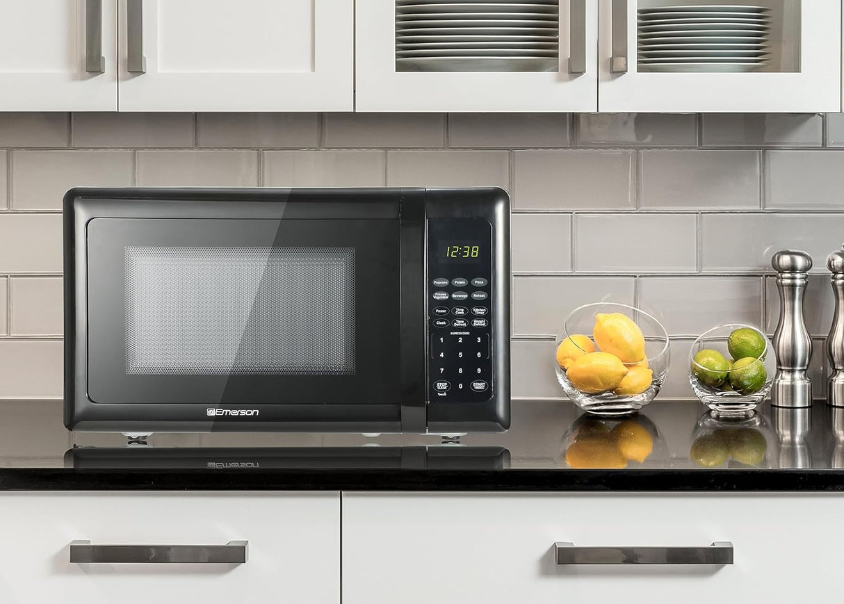 Horno Microondas Emerson MW7302B 0.7 Cu. Ft. 700W, 10 Niveles