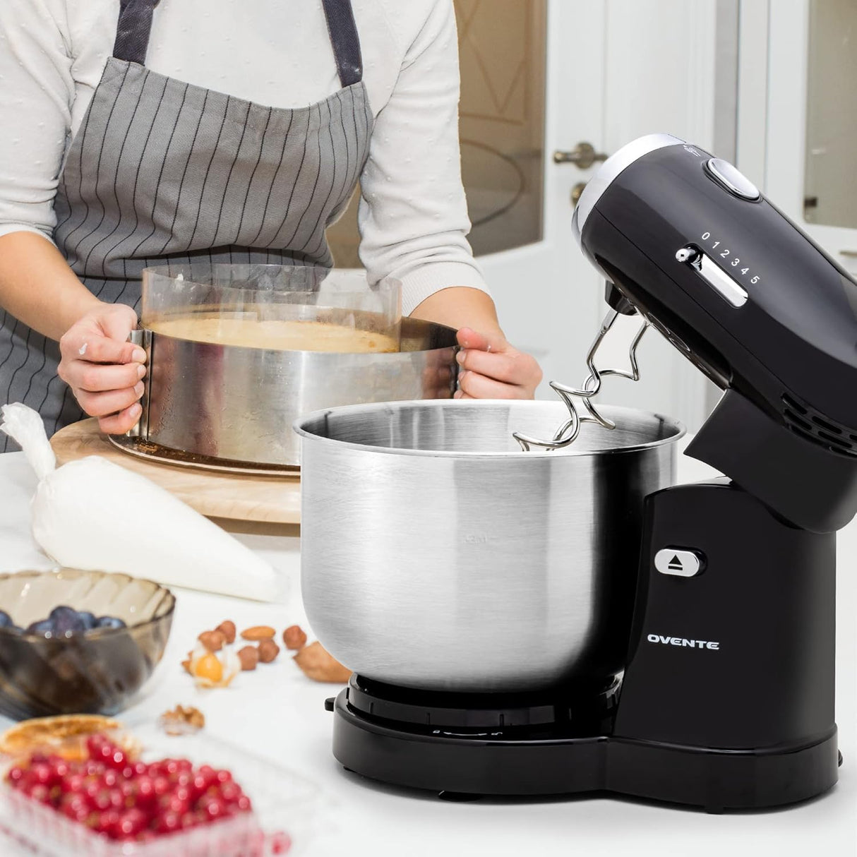 Batidora de Cocina OVENTE 3.5L, 5 Velocidades, 250W, SM680B