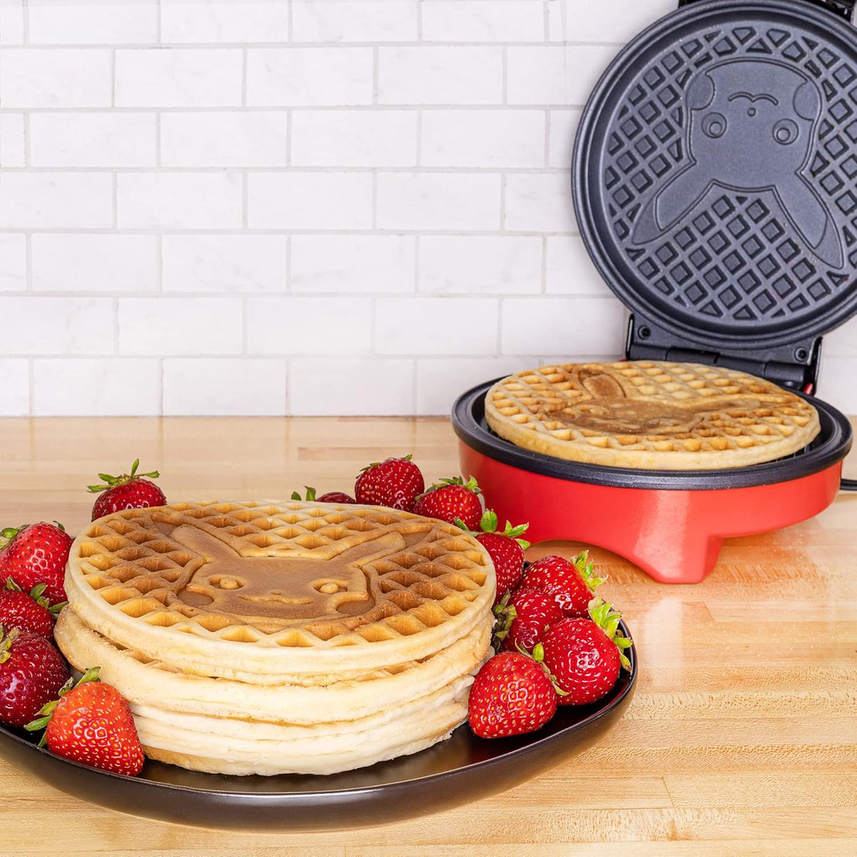 Wafflera Uncanny Brands Pikachu - Haz Waffles Divertidos