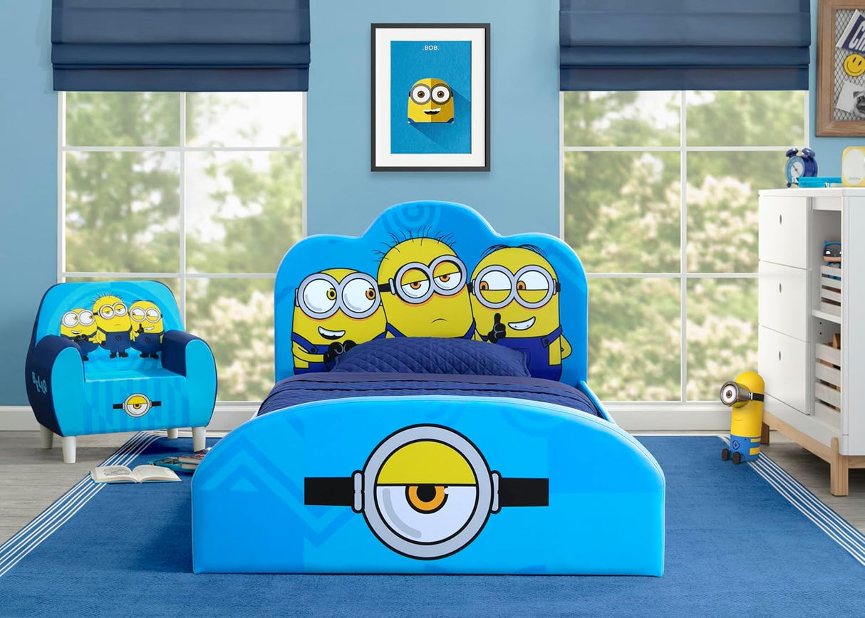 Silla de espuma Minions, color azul. Delta Children