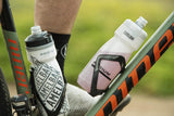 CamelBak Podium Chill - Botella para apretar con aislamiento para aire libre, 21 onzas, rayas grises y azules