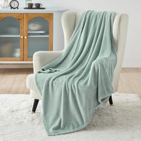 Manta de Felpa Bedsure, 300GSM Suave y Ligera, Modelo Jadeite