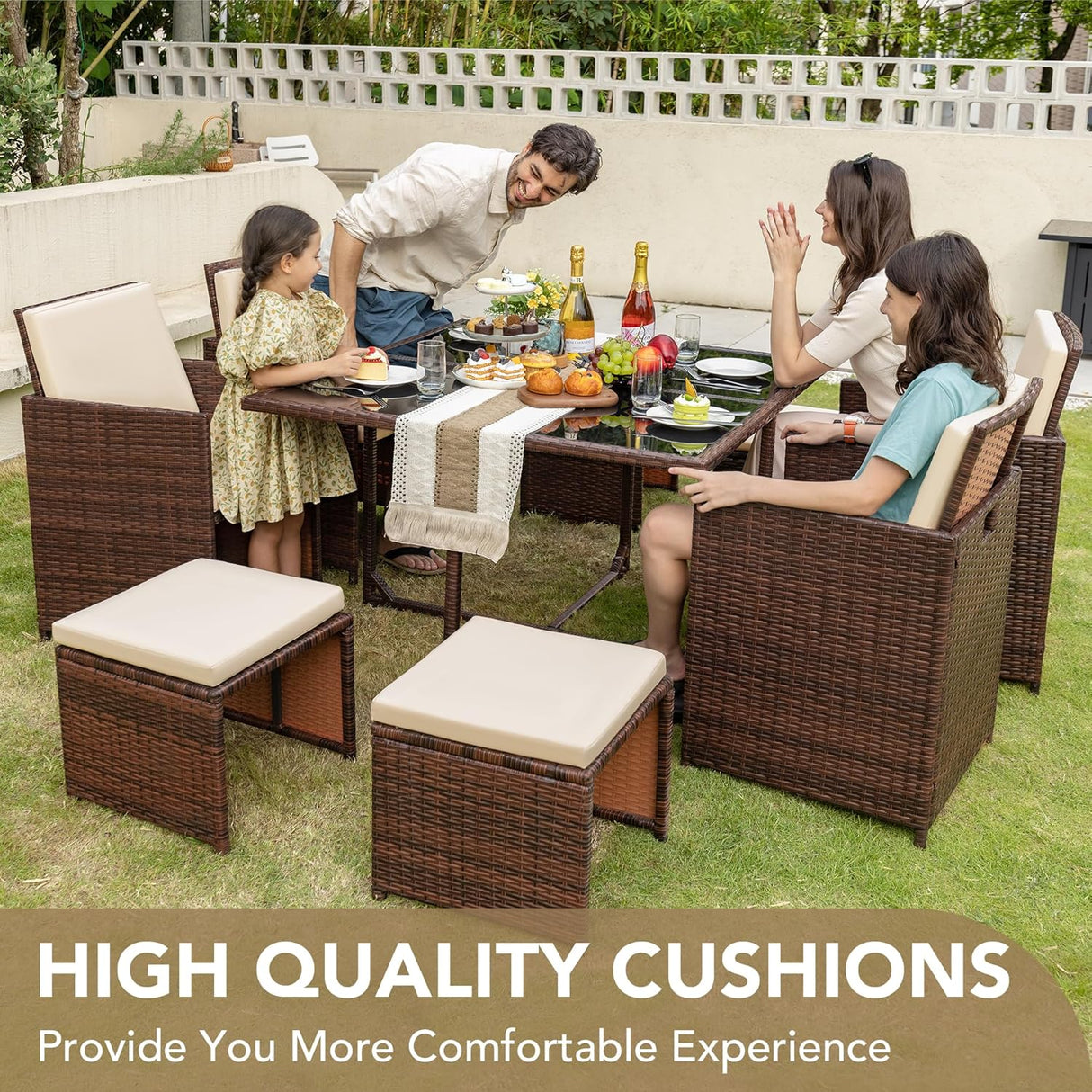 Devoko Juego de comedor para patio al aire libre, sillas de ratán con mesa de cristal para patio, conjunto de muebles acolchados de limpieza y respaldo con conversación seccional.