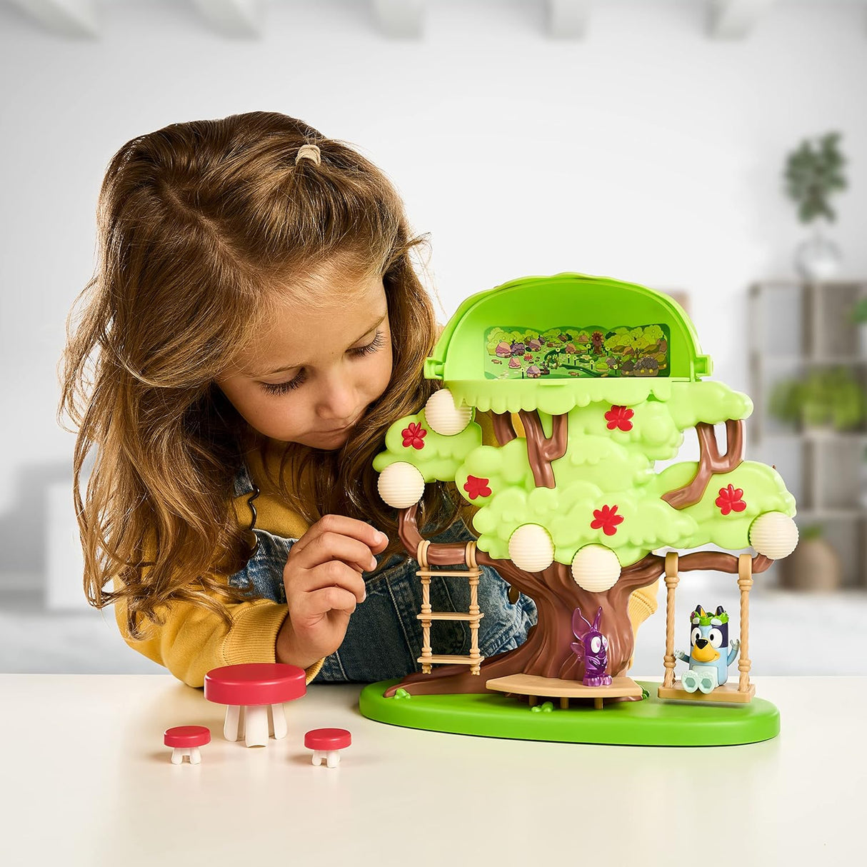 Juego de Árbol BLUEY con Escondite, Figuras y Accesorios