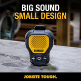 Altavoz Bluetooth portátil DEWALT, resistente al agua, clip-on