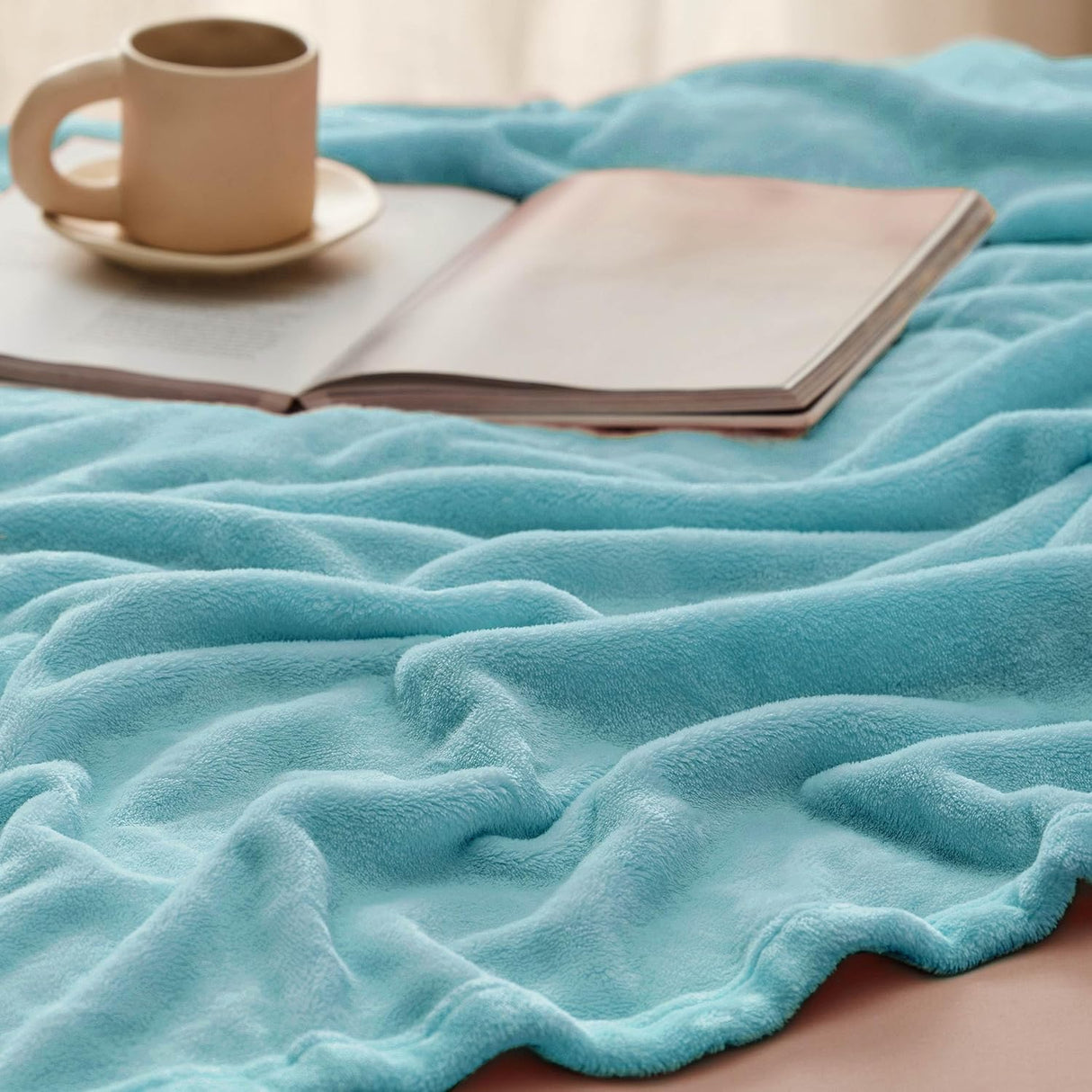 Manta de Fleece Bedsure, suave y ligera, 90x90 pulgadas
