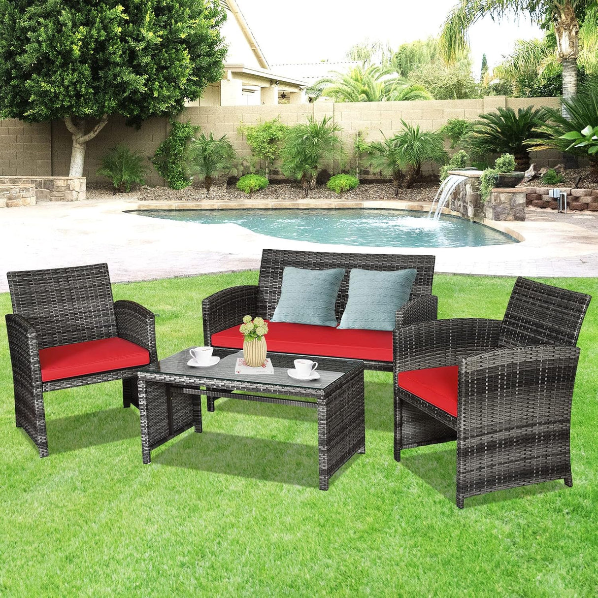 Goplus Juego de muebles de ratán de 4 piezas, sofá de conversación de mimbre para exteriores con cojines resistentes a la intemperie y mesa de vidrio templado para césped, patio, piscina, jardín (rojo)