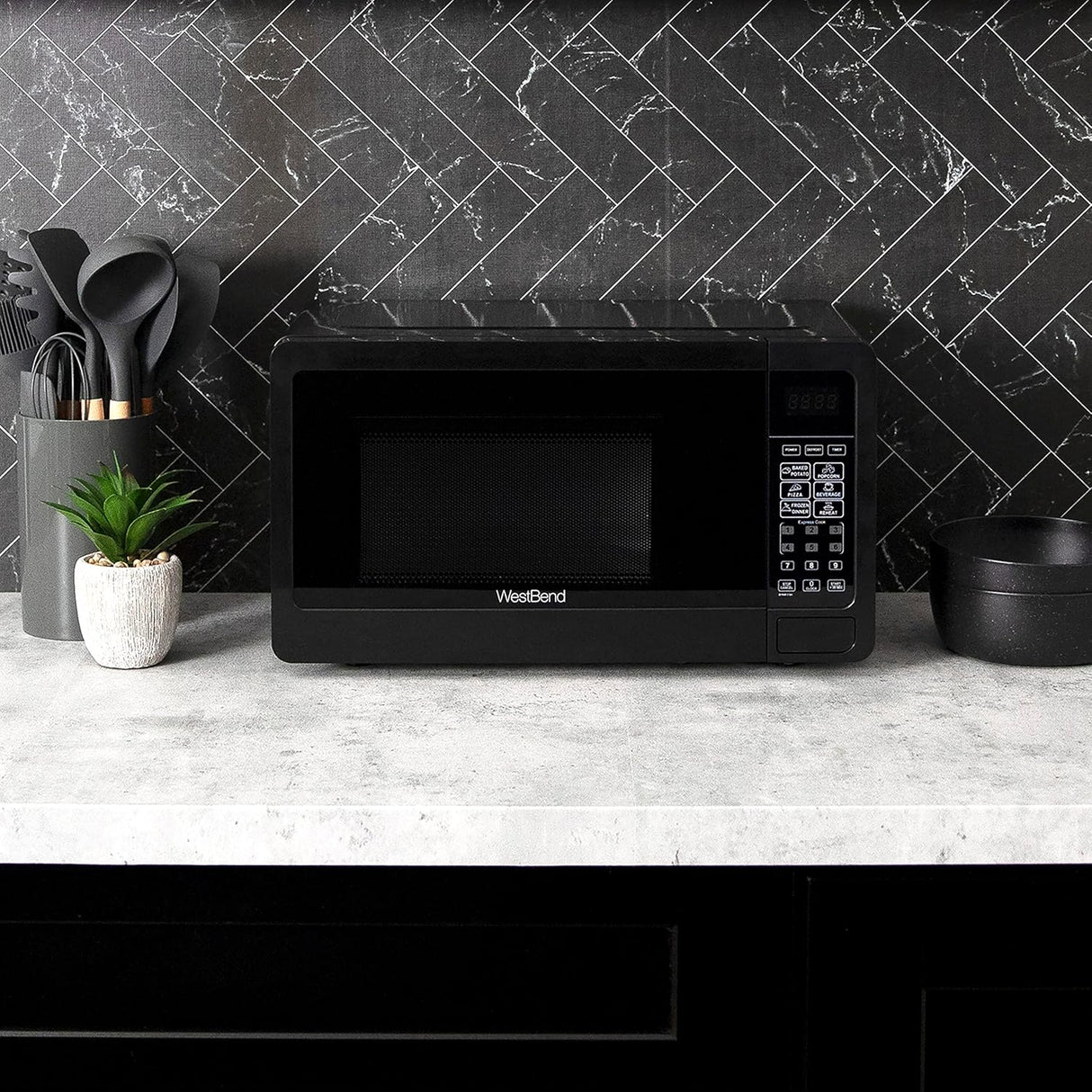 Microondas Compacto West Bend 700W, 6 Configuraciones, WBMW71B