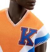 Barbie Fashionistas Ken Muñeco con pelo rizado y ropa deportiva