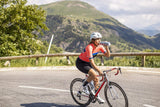 Podium Chill - Botella de agua aislada para bicicleta, botella para apretar, 21 onzas, color rojo y blanco