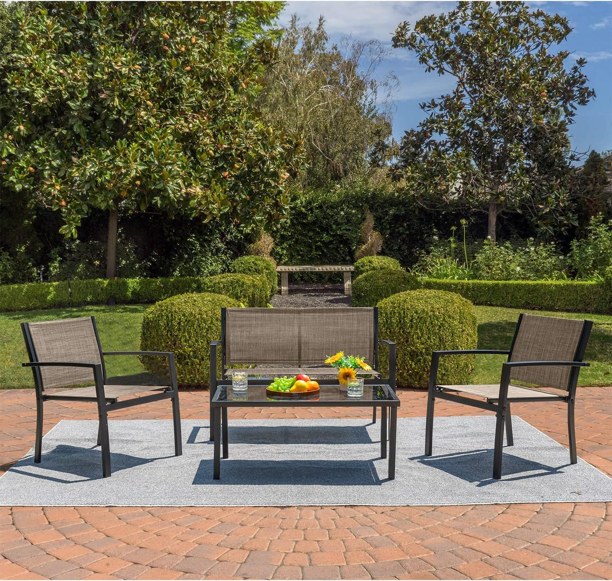 Devoko - Juego de 4 piezas de muebles de patio al aire libre para jardín, sillas y mesa de café de cristal para patio o terraza, Marrón