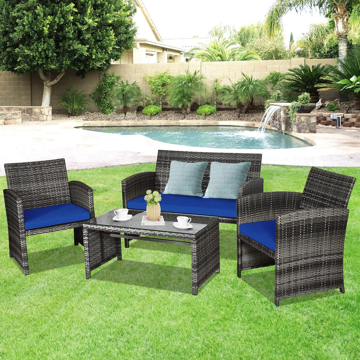 Goplus Juego de muebles de ratán de 4 piezas, sofá de conversación de mimbre para exteriores con cojines resistentes a la intemperie y mesa de vidrio templado para césped, patio, piscina, jardín (azul)