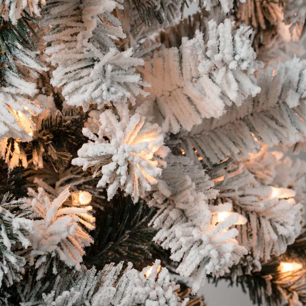 Árbol de Navidad Flocked Preiluminado National Tree 7.5 ft