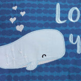 Lambs &amp; Ivy Oceania - Cojín decorativo para cojín de ballena azul