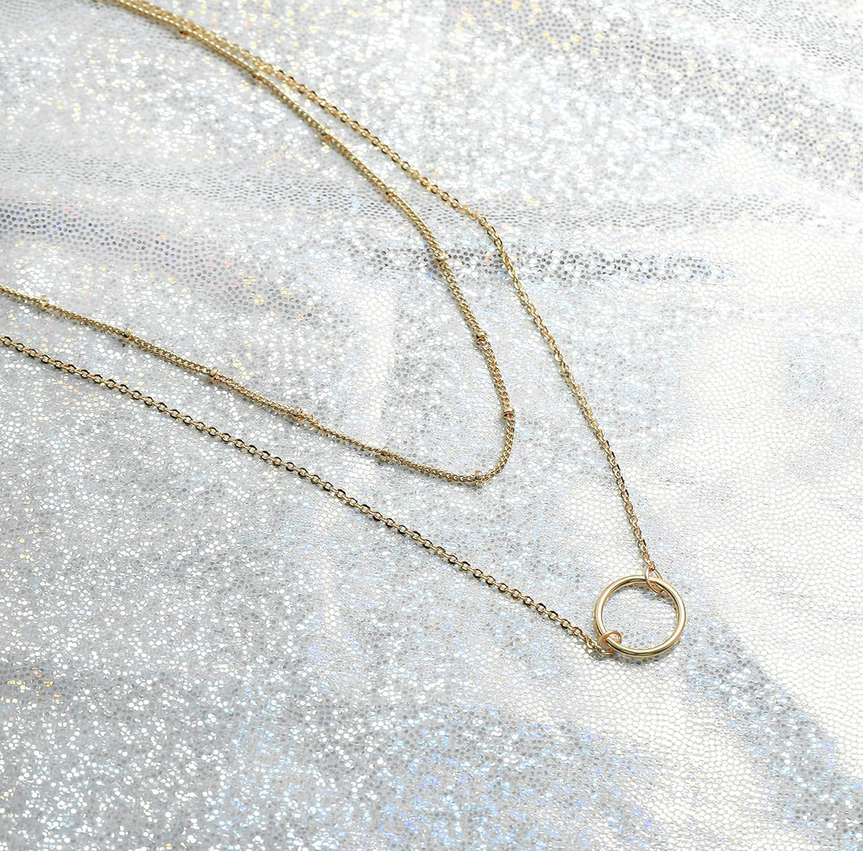 Collar con dije en forma de corazón en niveles delicado