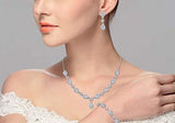 collar y aretes Flor de lágrima zirconia plateada