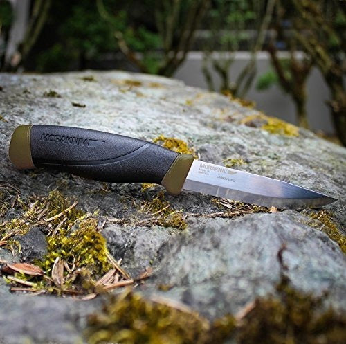 Cuchillo resistente con hoja de acero