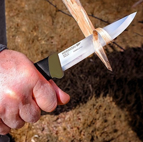 Cuchillo resistente con hoja de acero