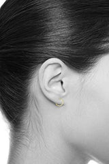 14k Oro Amarillo 3 Mm De Espesor Cz Channel Set Hoop Huggie