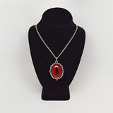 Collar Colgante Ovalado Rojo marco de peltre plateado
