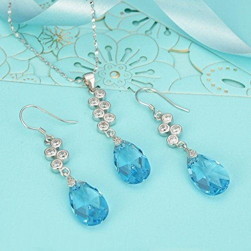 conjunto de pendientes hechos con cristales