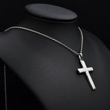 Collar con colgante de cruz clásica de plata de ley