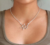 Collar Moldeado De La Molécula De Cafeína De Plata Esterlina