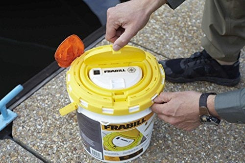 Cubo de cebo aislado para peces