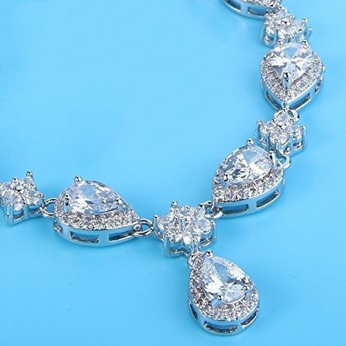 collar y aretes Flor de lágrima zirconia plateada